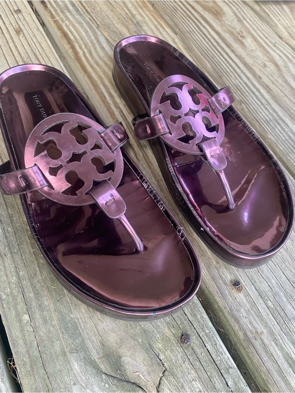 TORY BURCH- “Miller Cloud” Purple Metallic Mirror Logo Thong Sandals